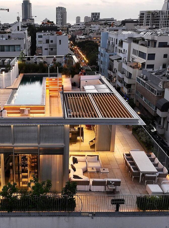 פנטהאוז תל אביבי שמייצר שקט מעל העיר - 