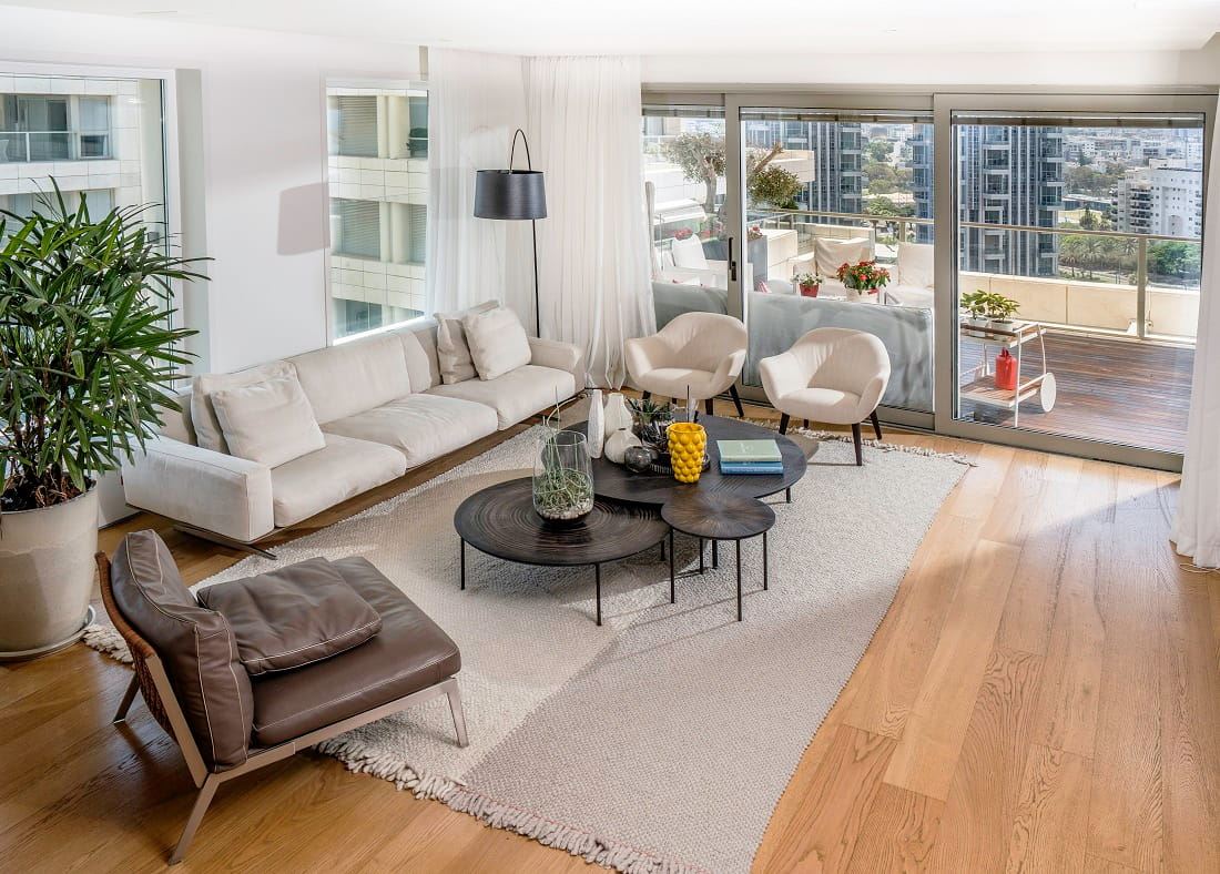 The Main Penthouse פרויקט תכנון ועיצוב פנים - צילום סלון מהצד| GMA אדריכלים